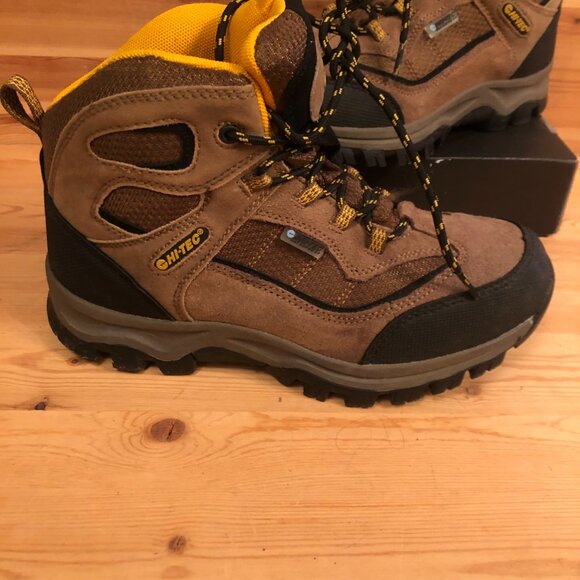 Women's Winter Hiking Boots Hi-Tec waterproof leather - Picture 2 of 14
